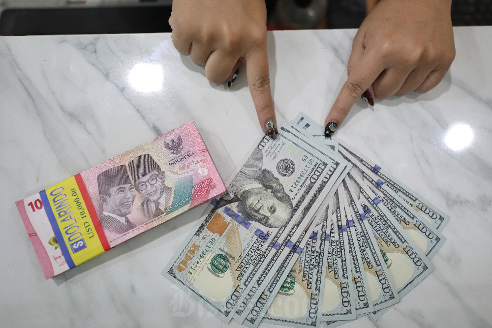  Kurs Dolar AS BCA, BRI, Mandiri, dan BNI Hari Ini 8 Mei 2025