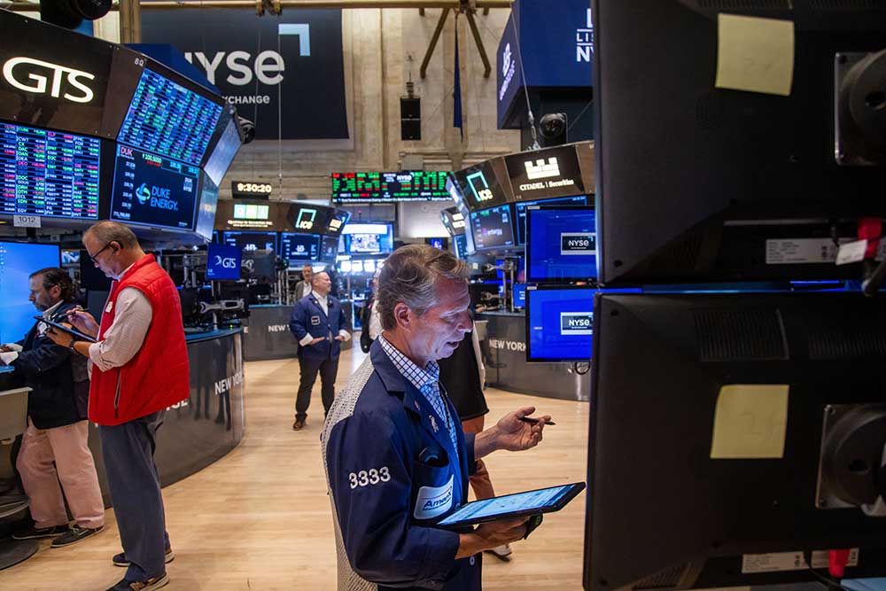  Wall Street Ditutup Menghijau Terdongkrak Perjanjian Dagang AS-Inggris