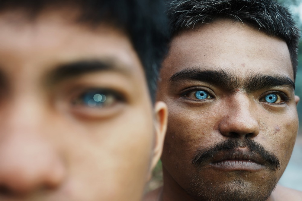  Mata Biru Suku Buton