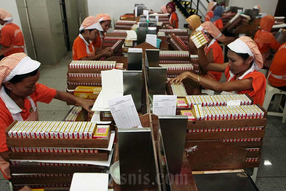 Kinerja Industri Mesin hingga Tembakau Terkontraksi pada Kuartal I/2025