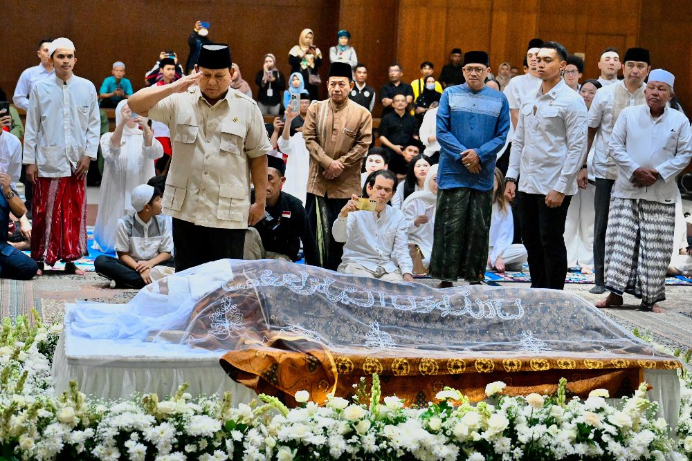 Prabowo Beri Penghormatan Terakhir untuk Legenda Pencak Silat Eddie Nalapraya
