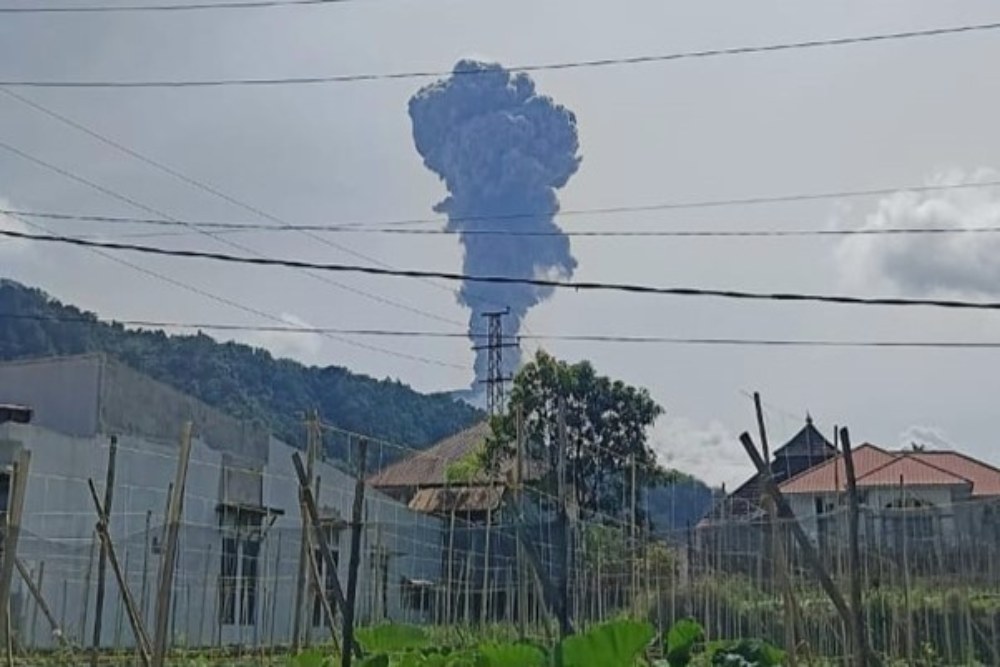  Gunung Marapi di Sumbar Erupsi Lagi, Ketinggian Abu Capai 1.600 Meter