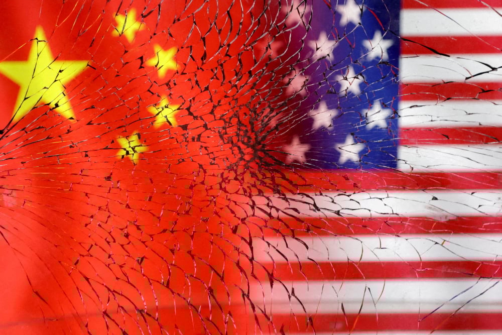 Ilustrasi bendera China dan Amerika Serikat (AS). / Reuters-Dado Ruvic-illustration