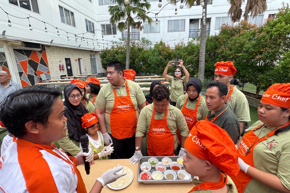  Harris Hotel Semarang Gelar Pelatihan Memasak untuk Penyandang Disabilitas