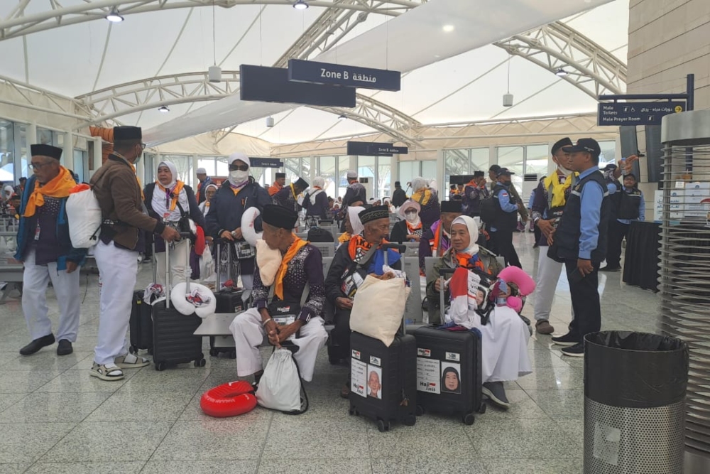 Gelombang II Kedatangan Jemaah Haji di Tanah Suci, Koper dan Paspor Ditandai Sesuai Syarikah