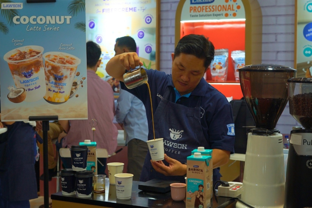  Coconut Aren Latte Kian Terkenal di World of Coffee 2025