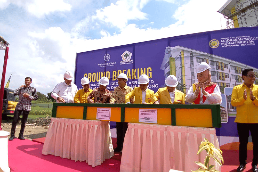 Sumbang Gedung Asrama Madrasah, Bahlil: Golkar dan Muhammadiyah Seperti Ibu dan Anak