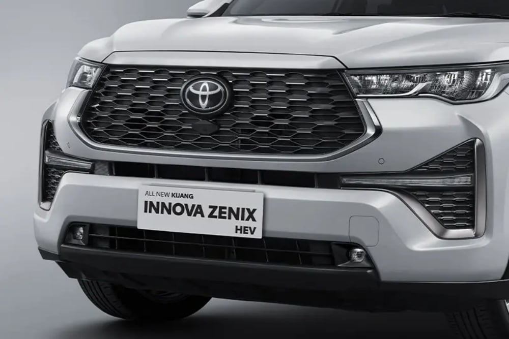 Adu Laris Mobil Hybrid April 2025: Innova Zenix Jawara, XL7 Melempem