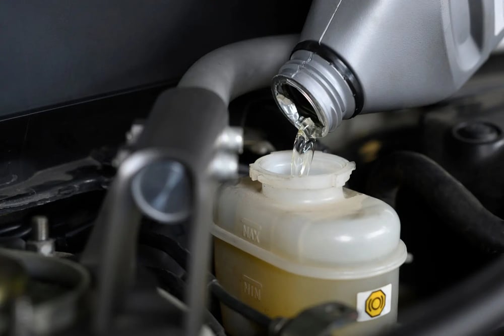 Tips Memilih Minyak Rem Mobil Sesuai Jenis dan Spesifikasinya