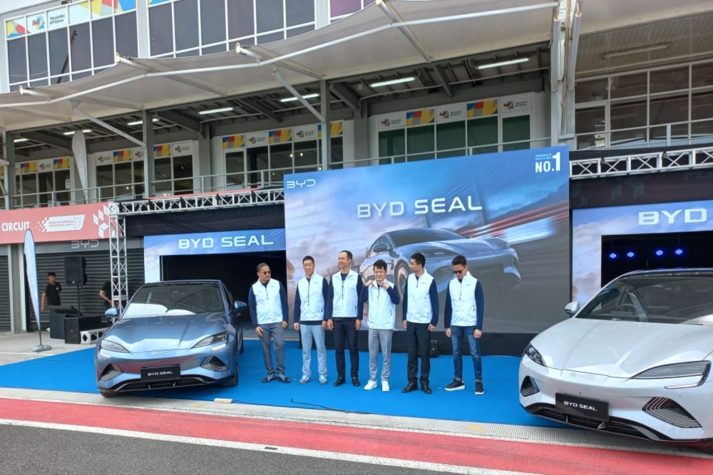  BYD Luncurkan New Seal 2025, Hadirkan Suspensi Pintar DiSus-C