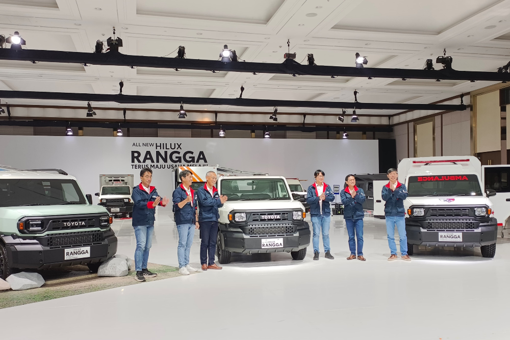 Adu Laris Mobil Pikap April 2025: Carry Asapi Gran Max