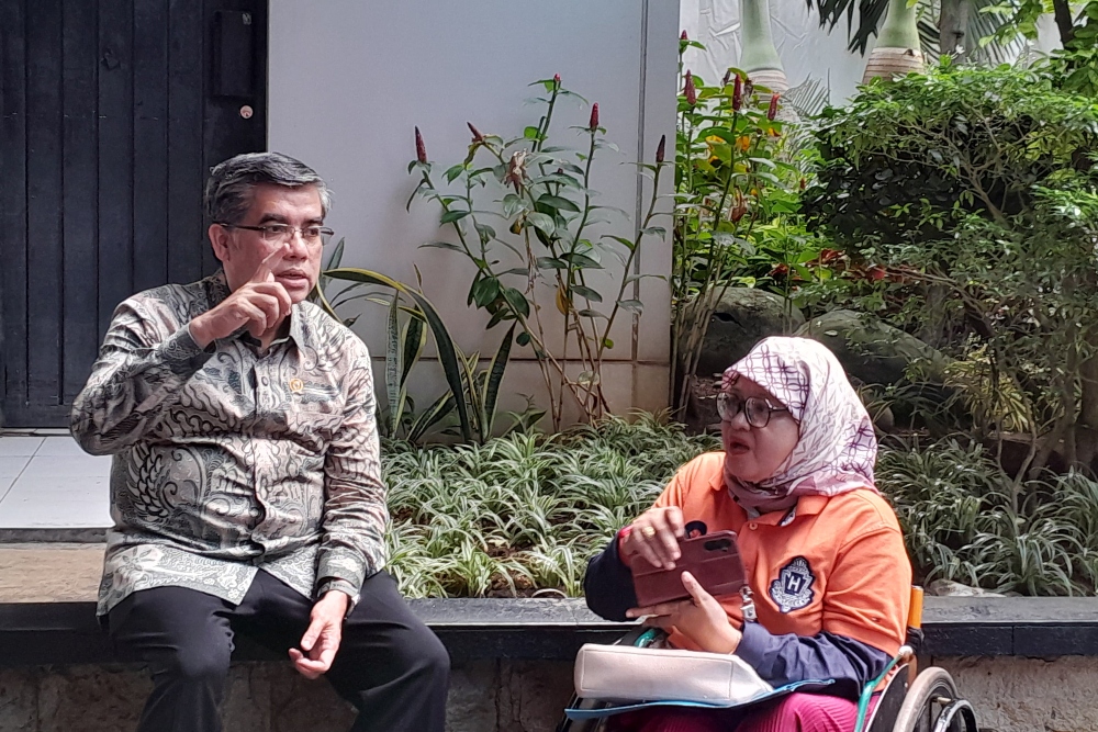  Job Fair 2025: Momen Menaker Yassierli Ngobrol Bareng Pelamar Kerja Disabilitas