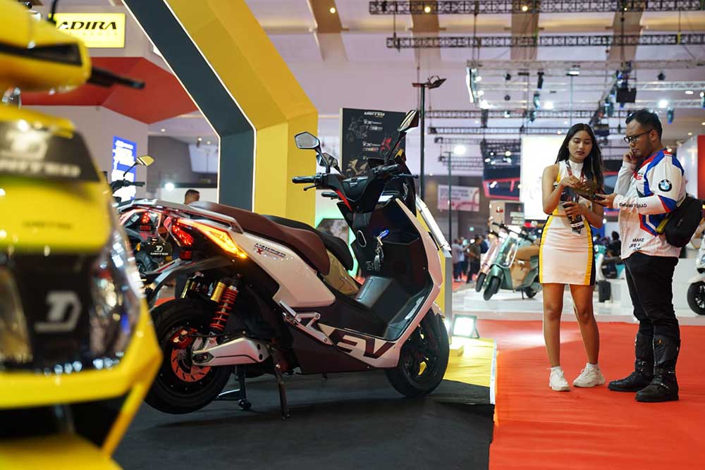  United E-Motor Meriahkan International Motor Show (IIMS) Surabaya 2025