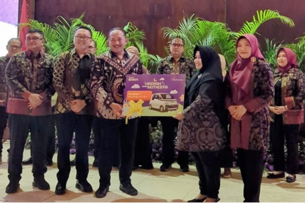  Bank Jateng Karanganyar Serahkan Hadiah Undian Tabungan Bima