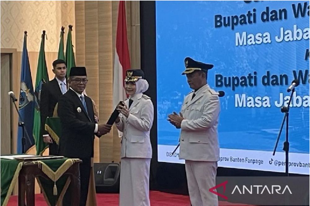  Lantik Bupati Serang Ratu Zakiyah-Najib, Ini Pesan Gubernur Banten