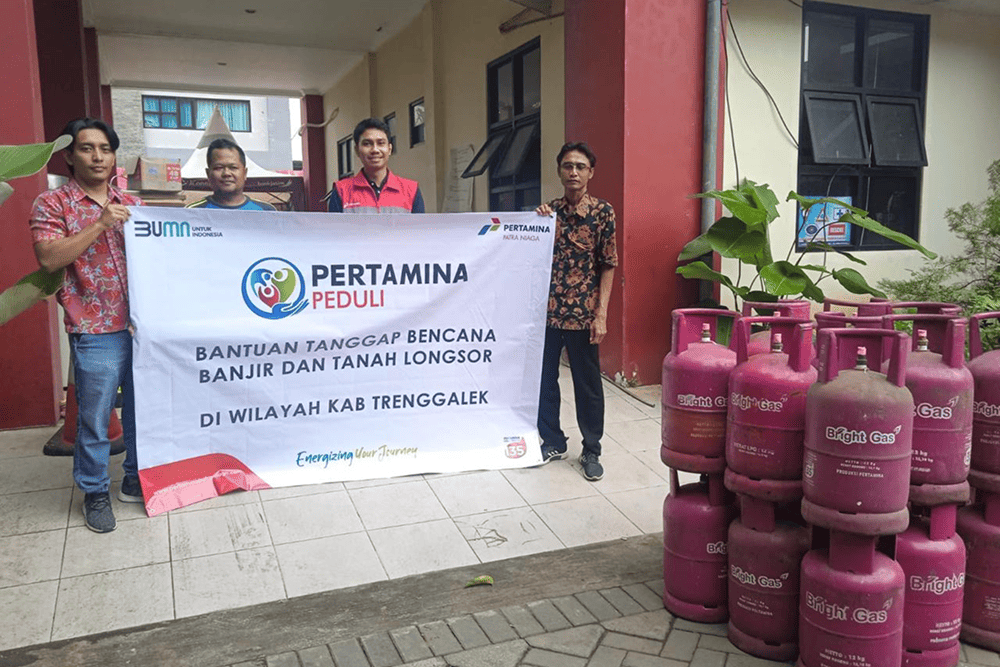 Pertamina Patra Niaga Salurkan Bright Gas untuk Korban Banjir Trenggalek