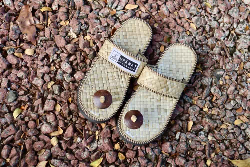 Mengenal Upanat, Sandal Khusus yang Harusnya Dipakai saat Berkunjung ke Candi Borobudur