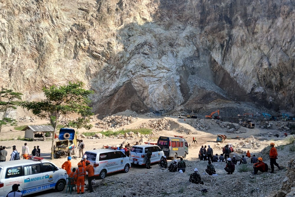 Longsor Tambang Gunung Kuda, Cirebon: 11 Korban Masih Dalam Pencarian
