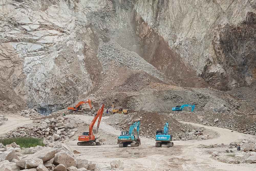  Ancaman Longsor Susulan Masih Ancam Evakuasi Korban Tambang Gunung Kuda Cirebon