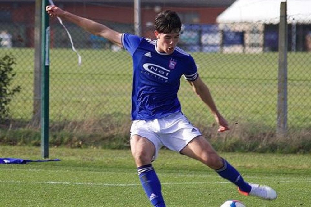  Ipswich Town Perpanjang Kontrak Bek Asal Indonesia Elkan Baggott