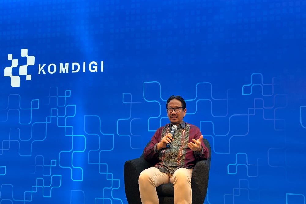 Inspektur Jenderal Komdigi, Arief Tri Hardiyanto dalam acara Ngopi Bareng Media di Ruang Press Room Baru, Gedung Utama Komdigi di Jakarta pada Kamis (5/6/2025).