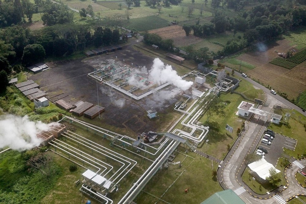 The Minister of Energy and Mineral Resources issued a new regulation to increase PLN’s power for incorporating renewable energy investment. (Bisnis/Paulus Tandi Bone)