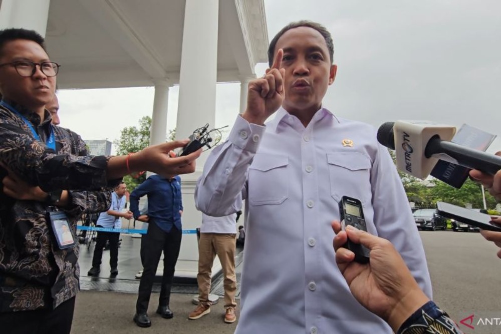  Menhut Hentikan Sementara Penerbitan Izin Penggunaan Kawasan Hutan Baru di Raja Ampat