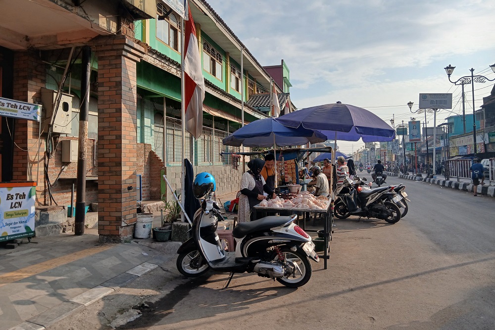  PKL Kembali Kuasai Kawasan Batik Trusmi Cirebon, Penataan Ala Malioboro Gagal Total