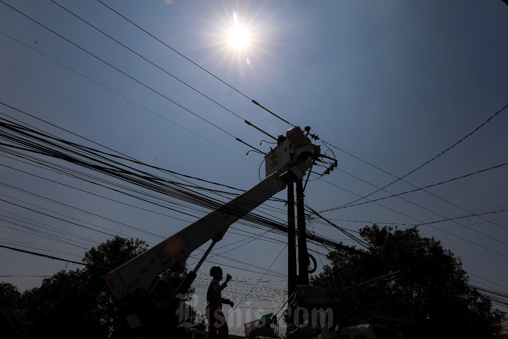  PLN Bangun Kabel Listrik Bawah Laut, Riau Targetkan 2026 Seluruh Daerah Teraliri Listrik