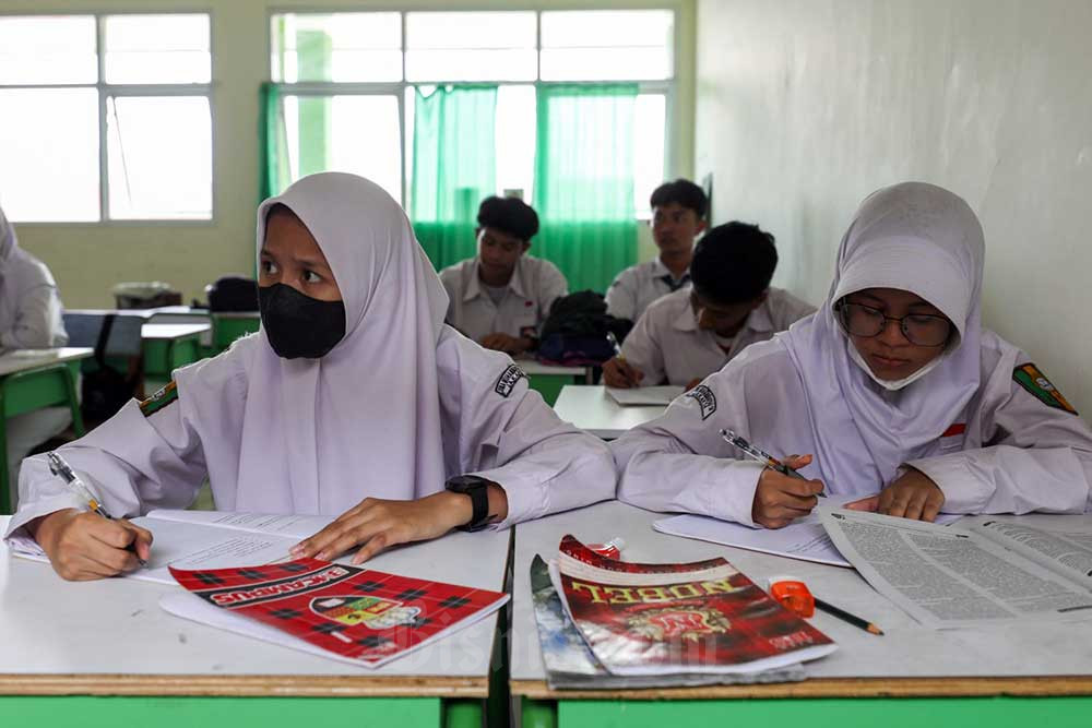  Pendaftar SPMB 2025 Jabar Capai 64.000 Siswa, Server Sempat Keteteran