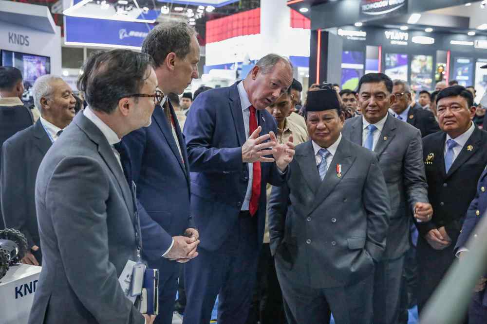  Prabowo dan CEO KNDS Teken 5 MoU Pertahanan RI-Prancis di Indo Defence 2025