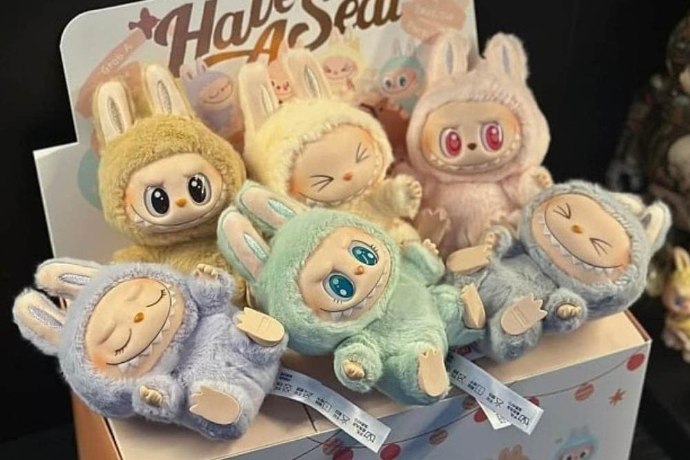  Boneka Labubu Laku Rp2,4 Miliar dalam Lelang Pertama di Dunia, Saham Pembuatnya Langsung Melesat