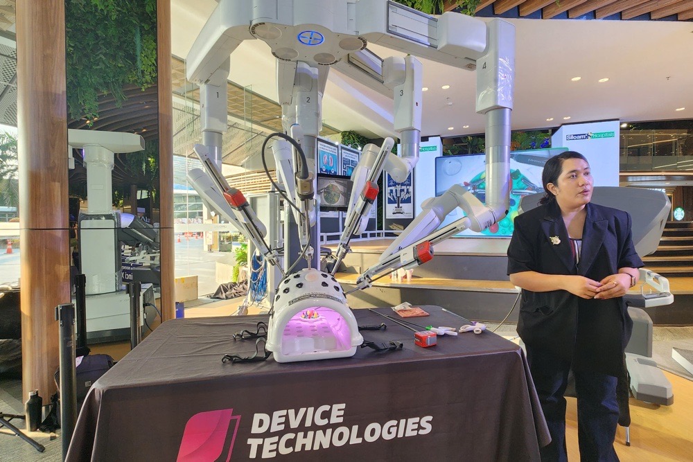  Siloam Hospitals Hadirkan Robot Operasi Pertama di Indonesia