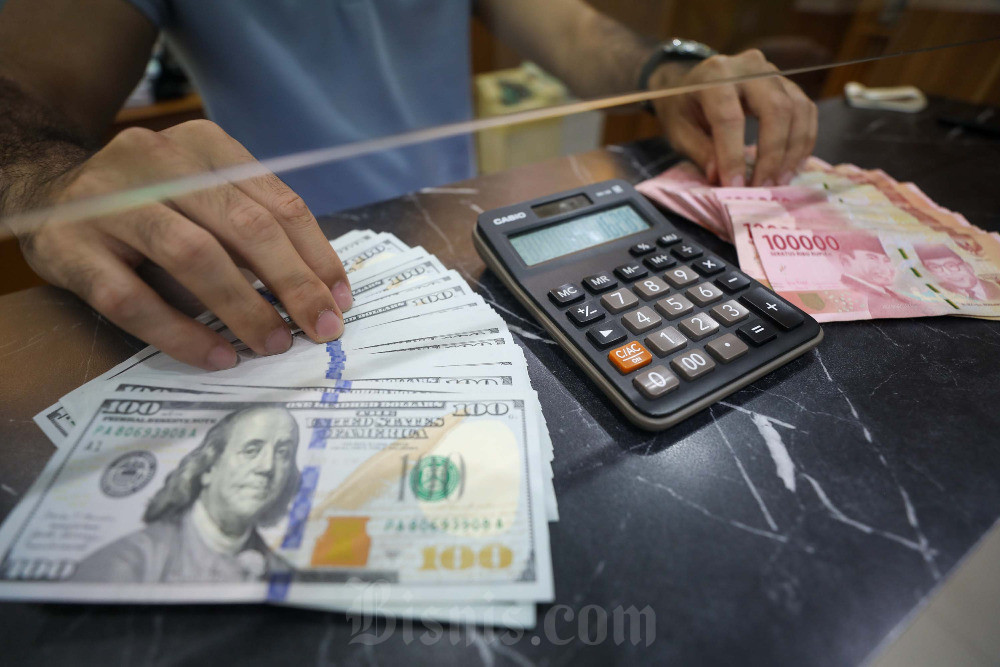  Rupiah Dibuka Tergelincir ke Level Rp16.301 per Dolar AS
