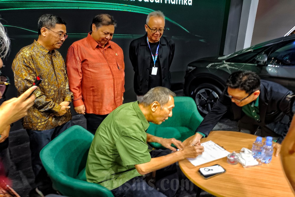  Bos Aletra Janji Kirimkan Mobil Listrik ke Konsumen Mulai Akhir Juni 2025