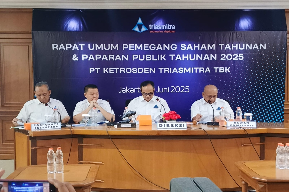 (Kiri-kanan) Corporate Secretary Ikhsan Triyanto, Direktur Keuangan, Vidcy Octory, Direktur utama, Titus Dondi Patria danDirektur Operasional, Dani Samsul Ependi dalam paparan publik tahunan Triasmitra 2025/istimewa