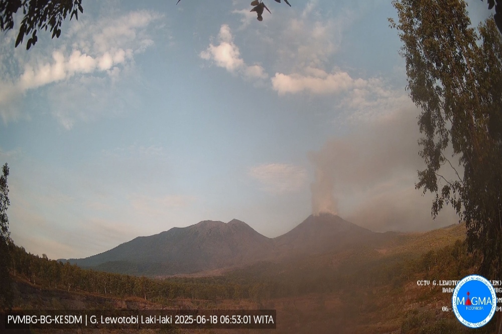  6 Gunung Kompak Erupsi Hari Ini, 18 Juni 2025