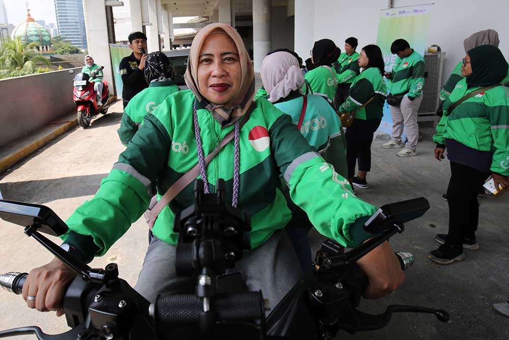  Mitra Pengemudi Grabbike Perempuan Ikuti Pelatihan Safety Riding
