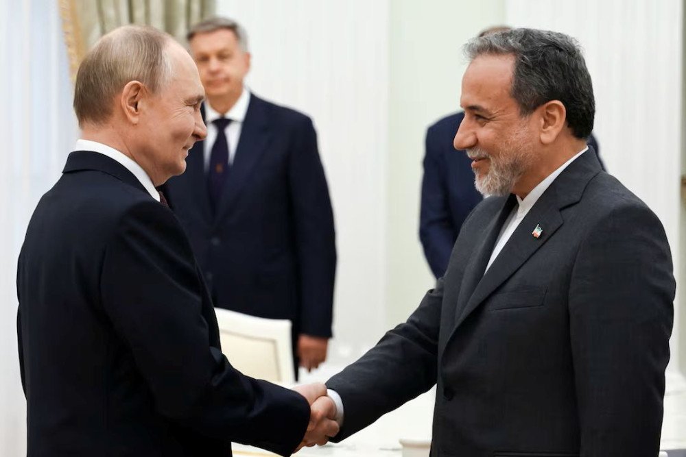  Terima Utusan Ali Khamenei, Vladimir Putin: Rusia Siap Bantu Rakyat Iran
