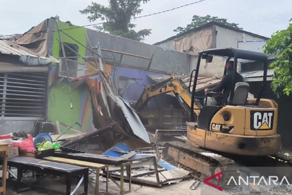  Pemkot Tangsel Tertibkan 40 Bangunan Liar Setelah Dikomplain Warga