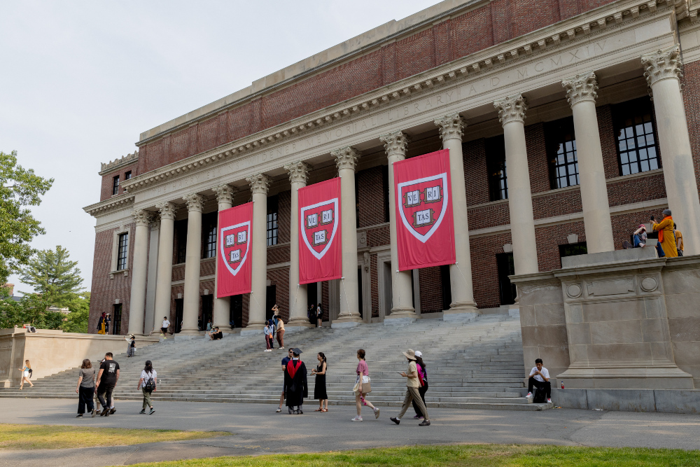  S&P Sebut Harvard Aman dari 'Ancaman' Trump karena Kantongi Peringkat Kredit AAA