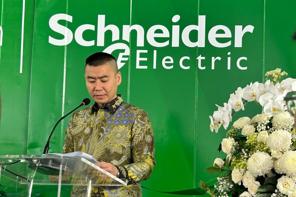 President Director Schneider Electric Indonesia & Timor-Leste Martin Setiawan dalam acara peresmian perluasan pabrik di Cikarang, Jawa Barat pada Selasa (24/6/2025).
