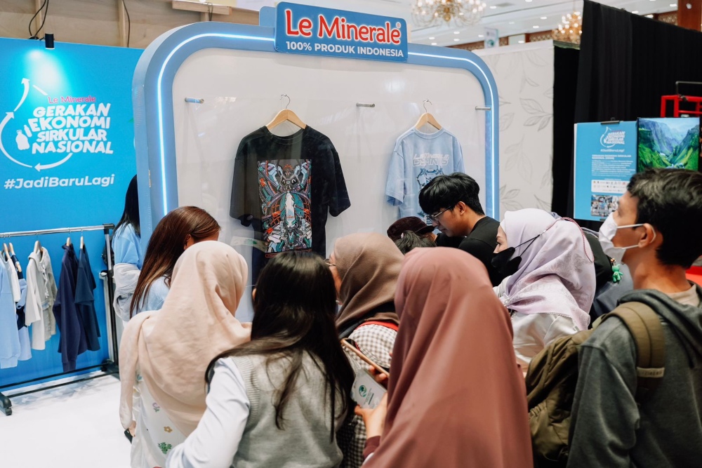  Kala Botol Plastik Disulap jadi Baju dan Sepatu