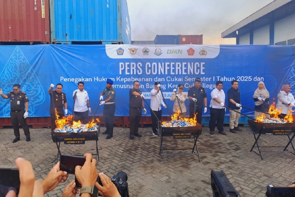  DJBC Jateng-DIY Musnahkan 64,5 Juta Batang Rokok Ilegal