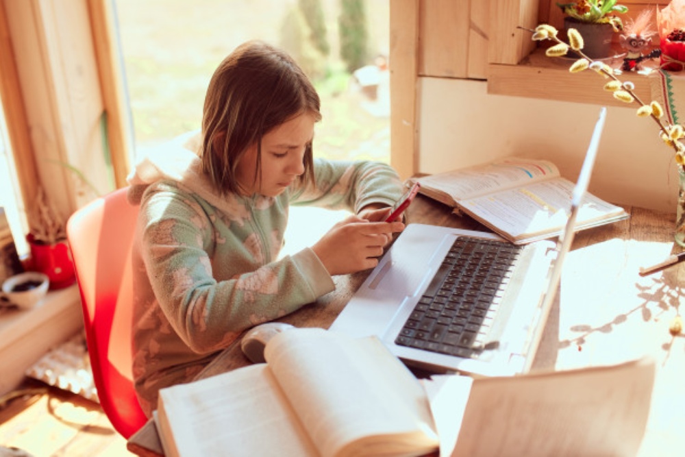  Simak 5 Tips Parenting agar Keluarga Lebih Sehat secara Digital