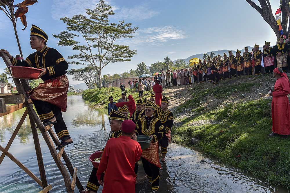  Ribuan Warga di Jambi Ikuti Tradisi Mandi Balimau