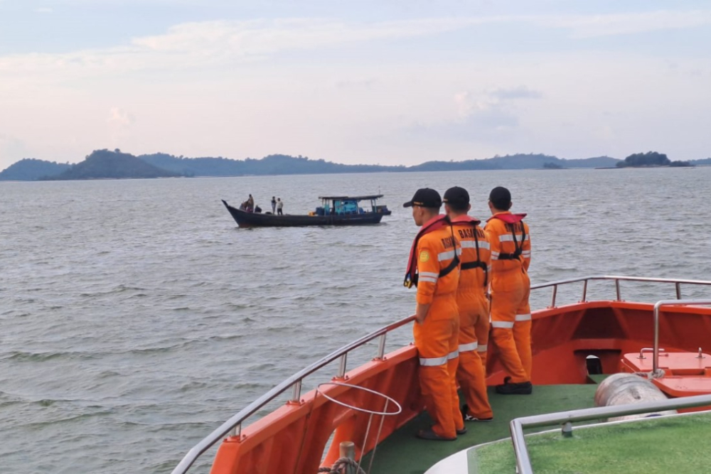  Kapal Tim Sepakbola Tenggelam di Selat Nenek Batam, Tim SAR Masih Cari Tiga Korban