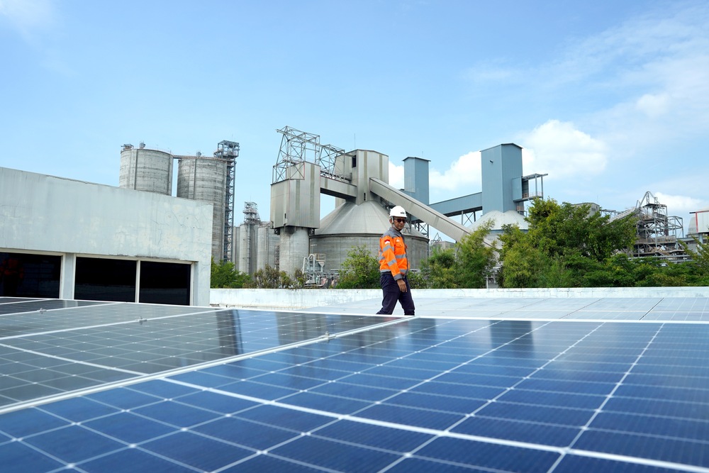  SIG Perbesar Kapasitas PLTS Tingkatkan Dekarbonisasi dan Transisi Energi Hijau
