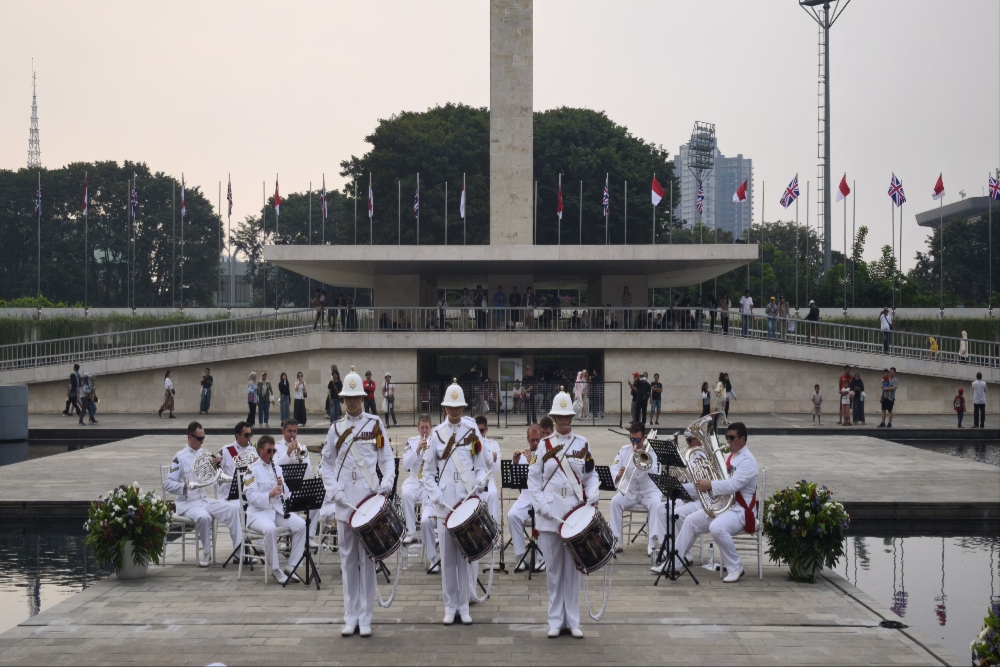  Momen Royal Marines Band Mainkan Lagu Beatles 'Yesterday' di Depan Pramono