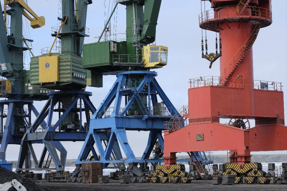  Mengintip Kesibukan Pelabuhan Pevek di Jalur Beku Laut Siberia Timur Rusia